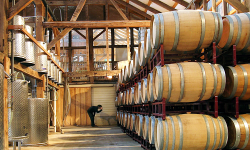 加拿大多伦多大瀑布区带有现代化酿酒设备的酒庄